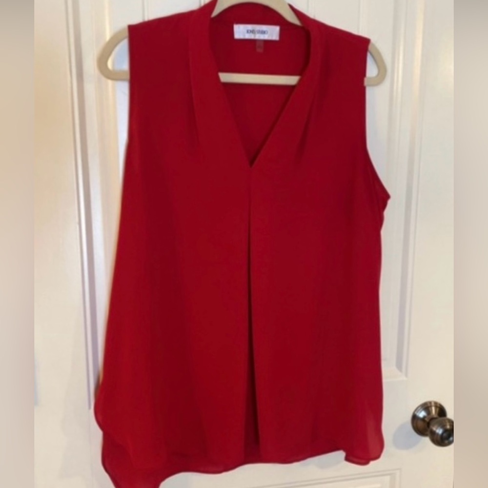 Red ❤️ Sleeveless Jones Studio Blouse